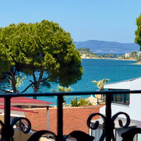 Rosy アパートホテル