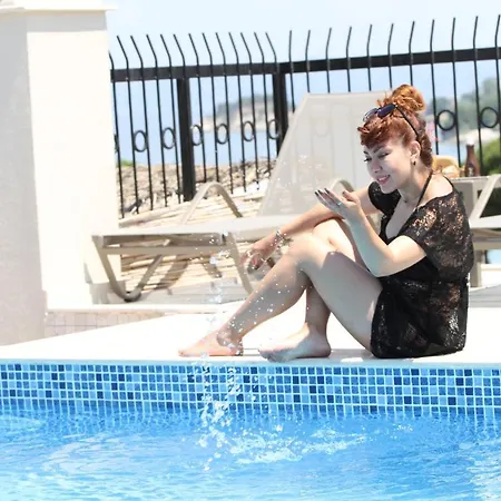 罗西套房酒店 库萨达斯