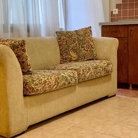 罗西套房酒店 3*