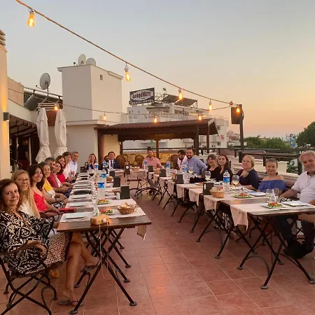 罗西套房酒店 3*