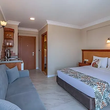 Rosy Aparthotel 3*