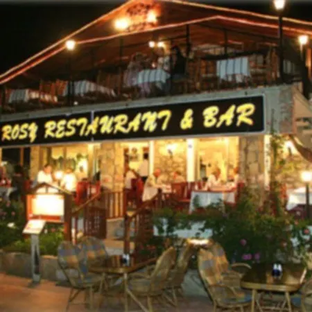 罗西套房酒店 库萨达斯