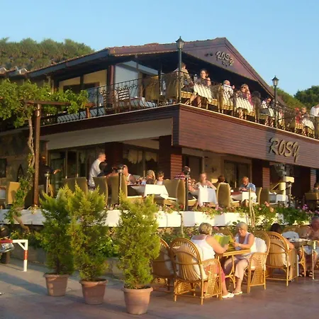 罗西套房酒店 3*