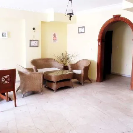 罗西套房酒店 3*